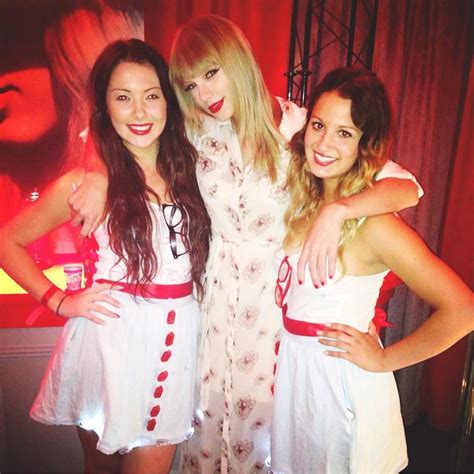 Taylor with fans in Club Red 6/25/13 (x) ” | Taylor swift style, Taylor ...