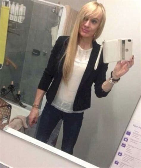 72 Of The Worst Selfie Fails By People Who Forgot To Check The ...