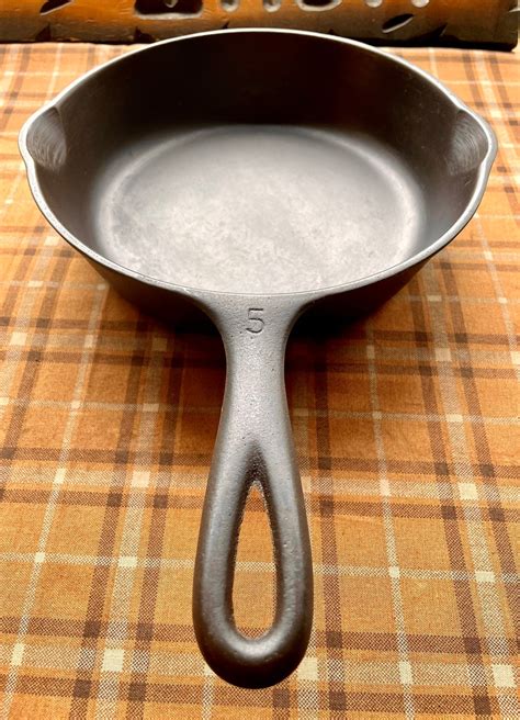 Wagner 5 Stylized Logo Cast Iron Skillet - Etsy