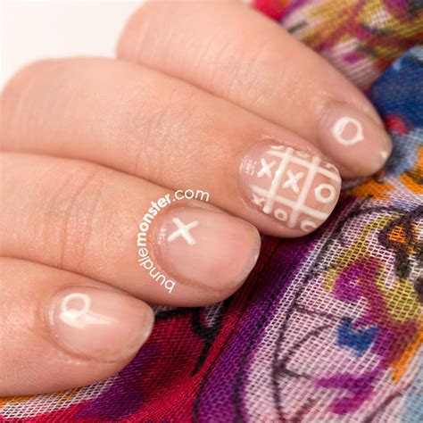 Tic Tac Toe nail art by Bundle Monster - Nailpolis: Museum of Nail Art