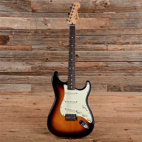 Fender Standard Stratocaster Sunburst 2015 – Chicago Music Exchange