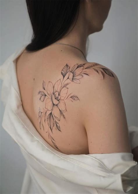 30 Stunning shoulder tattoos for women 2022 for a chic look - | Tattoos for women flowers, Back ...