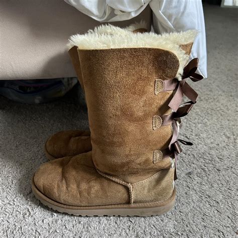 Bailey bow Uggs Kids size but fits a women’s size 6 - Depop