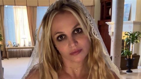 Britney Spears Left Instagram Over Trolls Saying She 'Looked Like an ...