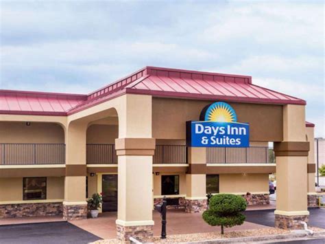 Days Inn & Suites by Wyndham Warner Robins near Robins AFB | Official ...