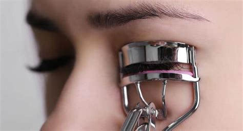 Tips to clean and maintain your eyelash curler | TheHealthSite.com