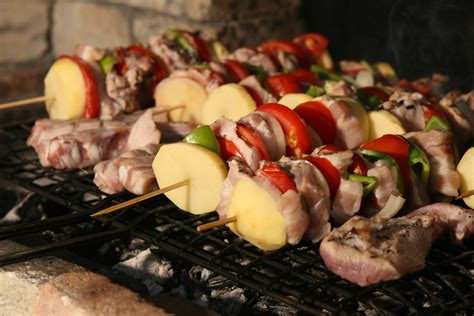 File:Bulgarian barbecue from the Rhodopes.jpg - Wikipedia, the free ...