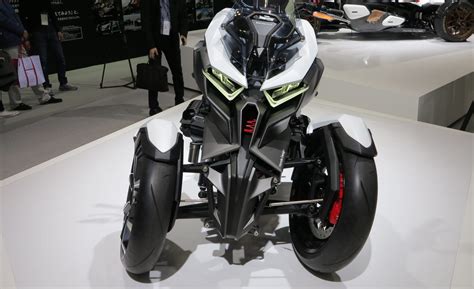 Honda's Neowing Concept is a Hybrid Leaning Trike – News – Car and Driver