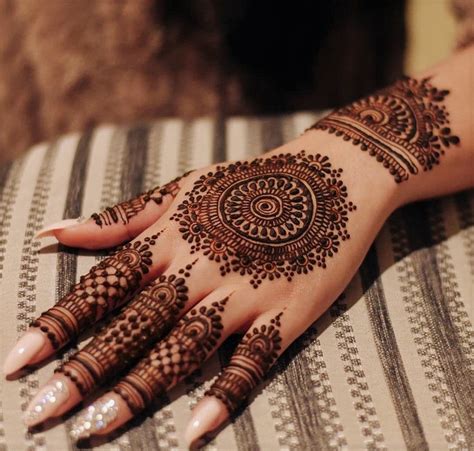 15 Simple Henna Mehndi Designs on your Big Day