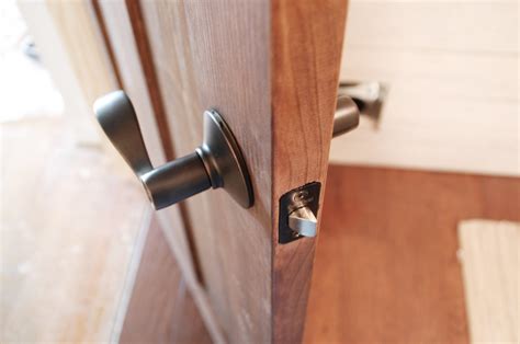 Door handle Installation – Phuket All Services