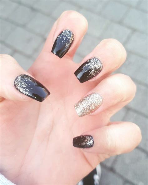 Black nails with gold glitter in 2022 | Gold acrylic nails, Black gold nails, Gold nails