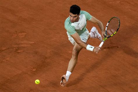 Roland-Garros 2023 : Carlos Alcaraz file en huitièmes et continue d’intimider ses adversaires