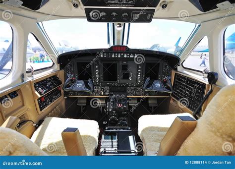 Cockpit Of Hawker Beechcraft King Air B200GT Editorial Stock Image - Image: 12888114