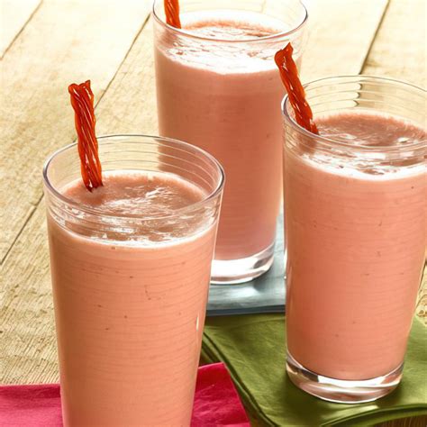 TWIZZLERS Strawberry Twist Milkshake | HERSHEY Foodservice