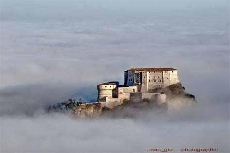 San Leo's castle | Castle, French castles, Italian castle