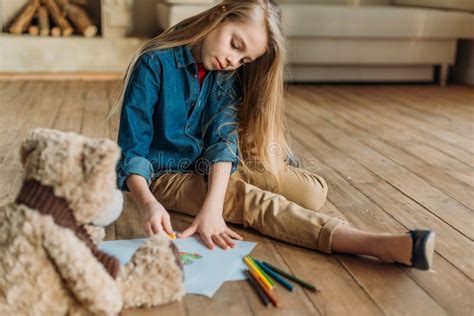 Girl Drawing Picture on Floor at Home, Kids Drawing Concept Stock Photo - Image of casual, cute ...