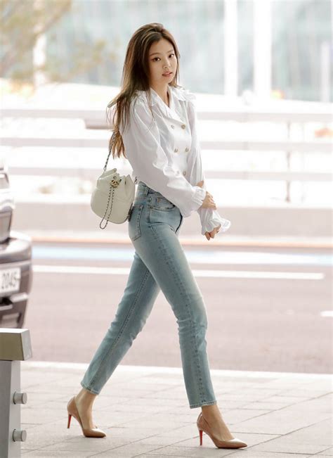 View Jennie Blackpink Airport Fashion PNG ~ Jisoo Blackpink Profile ...