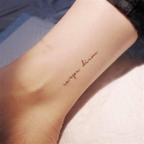 “Carpe diem” tattoo on the ankle.