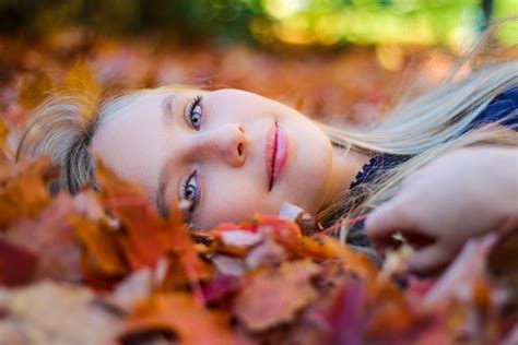 7 Fall Portrait Photography Tips (for Outstanding Results)