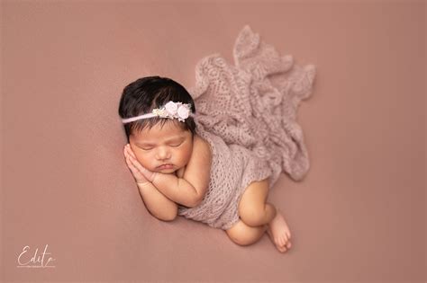 Newborn photo shoot by professional photographer | Edita Photography