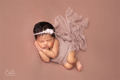 Newborn photo shoot by professional photographer | Edita Photography