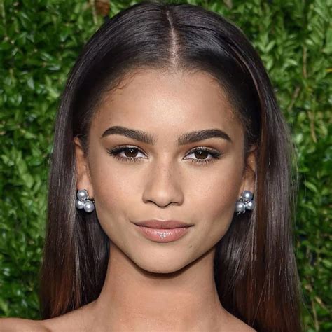 We Write About Funny Stuff | Zendaya, Celebrity faces, Zoe kravitz