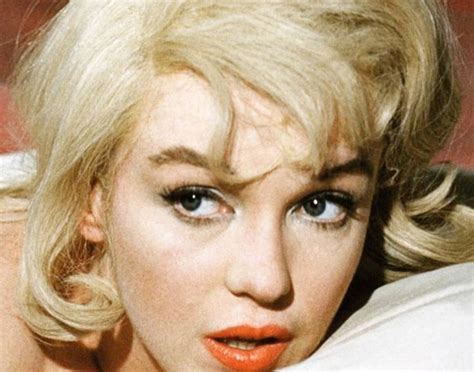 Marilyn Chic on Instagram: “Angel eyes ♡ Orange lipstick 💄Marilyn ...