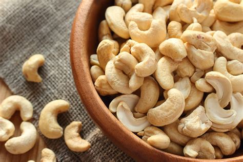 What Are the Symptoms and Treatment of Cashew Allergy?