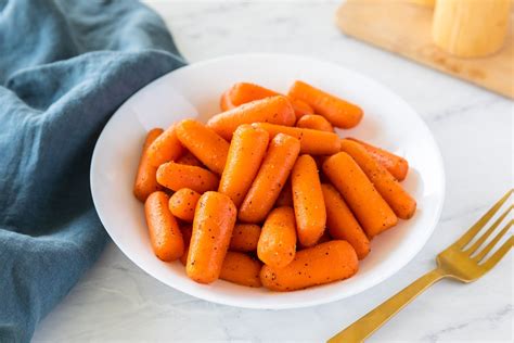 Easy Vegan Maple-Glazed Baby Carrots Recipe