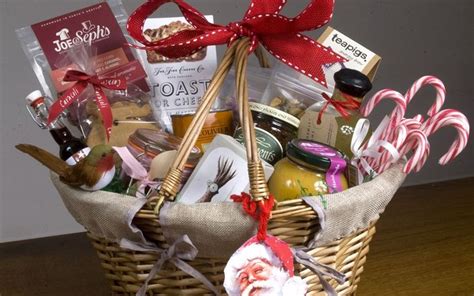 What to put in a homemade Christmas hamper for 2019 | Diy christmas hampers, Christmas gift ...