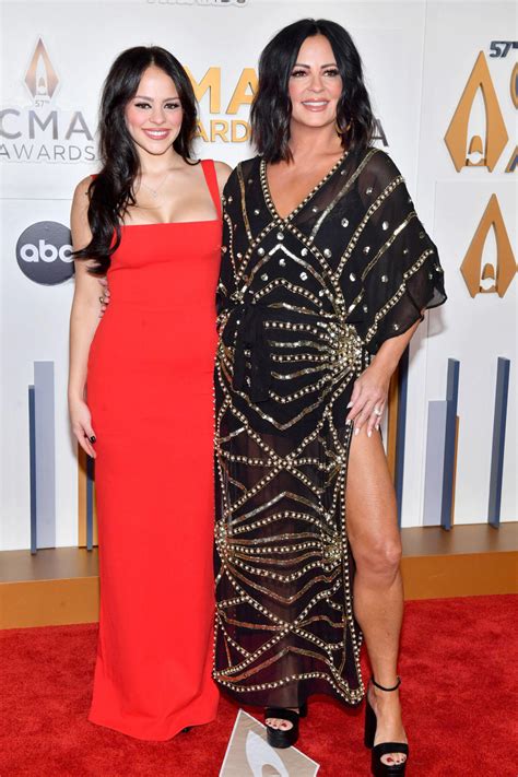 A family affair! Sara Evans’ daughter joins her on CMA Awards red carpet