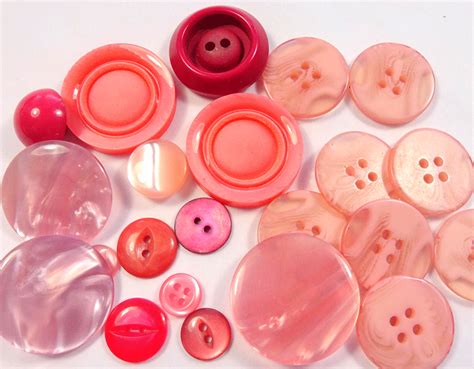 Craft pack of pink buttons — VINTAGE BUTTON EMPORIUM