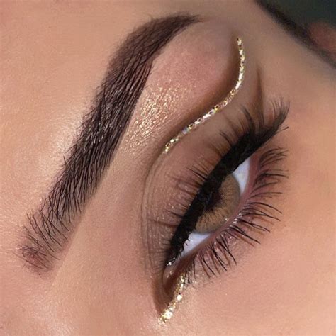 20+ Christmas & Holidays Makeup Ideas : Nude Cut Crease + Golden Line ...