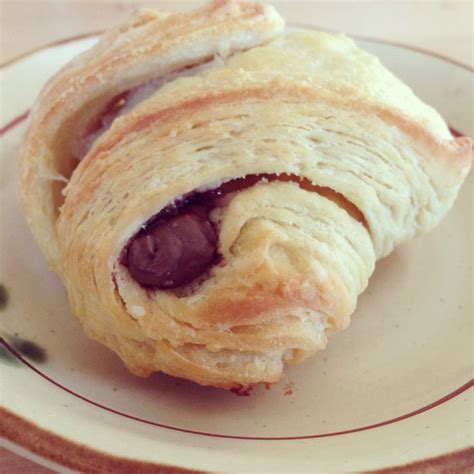 Nutella croissant 💛 | Food, Nutella croissant, Nutella