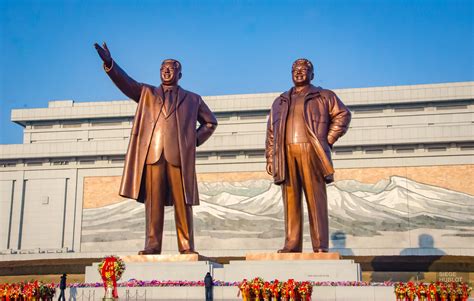 monument statue leader - pyongyang - Siège hublot