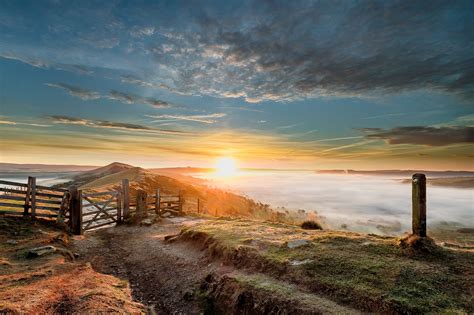 Sunrise is the Peak District, UK [OC] [2738x1825] : r/ruralporn