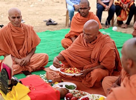 Rajkot Gurukul - New Branch Of Swaminarayan Gurukul Rajkot Sansthan Bhoomi Poojan By Mahant ...