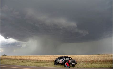 Incredible photos of storm chasers pursuing tornadoes - Photos News ...