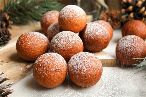 Colombian Buñuelos — Lahb Co. Eats