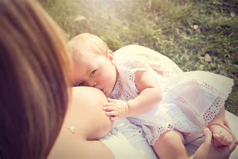 breastfeeding by Andressa Martins on 500px | Breastfeeding, Flower girl ...