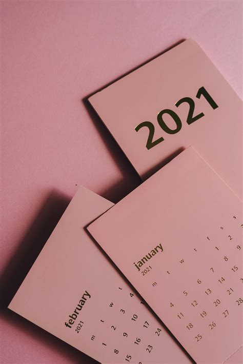 Set of paper calendars with months on pink background · Free Stock Photo
