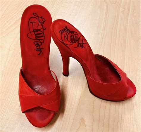 Dolly Parton donates red high heels to Michigan school shoe club - mlive.com