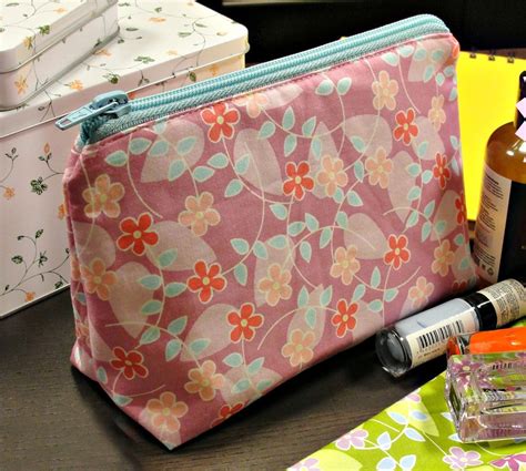 How to Sew a Makeup Bag ~ DIY Tutorial Ideas!