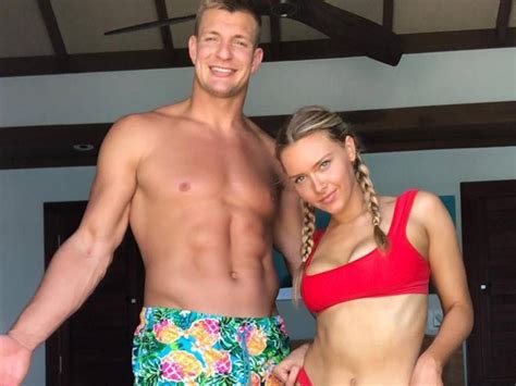 Gronk Is Back On The Field And Is Back Giving Us Classic Gronk One ...