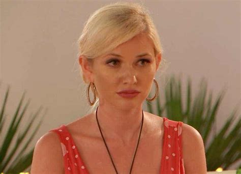 Love Island Contestant Amy Reportedly Quit The Show After Curtis Split