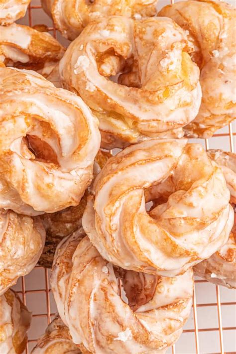 French Cruller (Dunkin Donuts Copycat Recipe) - Easy Dessert Recipes