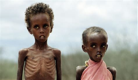 Somalia 1992: Civil War, Famine and Death of a Nation - NEGATIVE COLORS