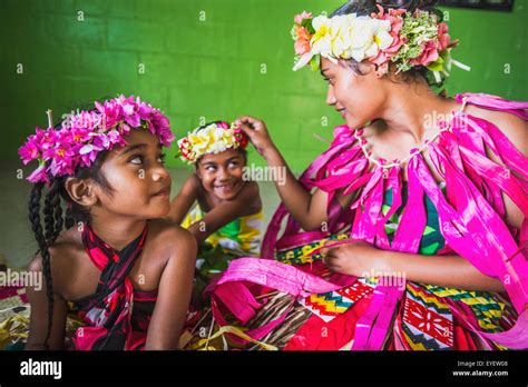 A Tuvalu woman with two young girls dressed in traditional costume; Tuvalu Stock Photo - Alamy