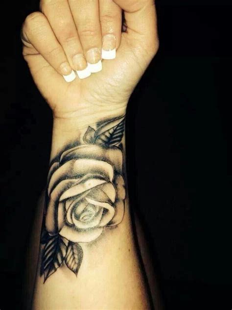 52 Elegant Rose Wrist Tattoos