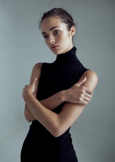 IMG Models - Portfolio ...#img #mode… in 2020 | Model poses photography, Female modeling poses ...